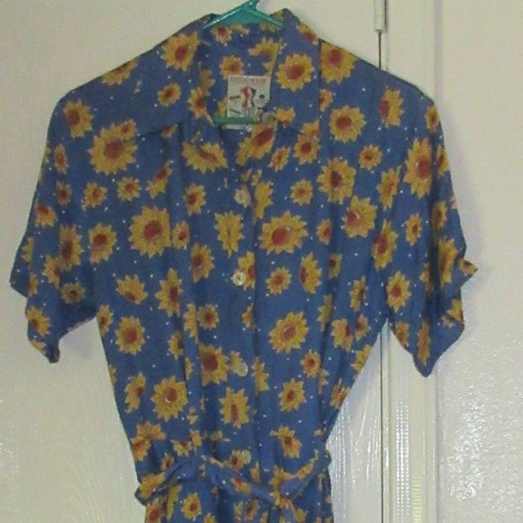 Medium Short Sleeve Blue Sunflower Romper - Picture 4 of 5